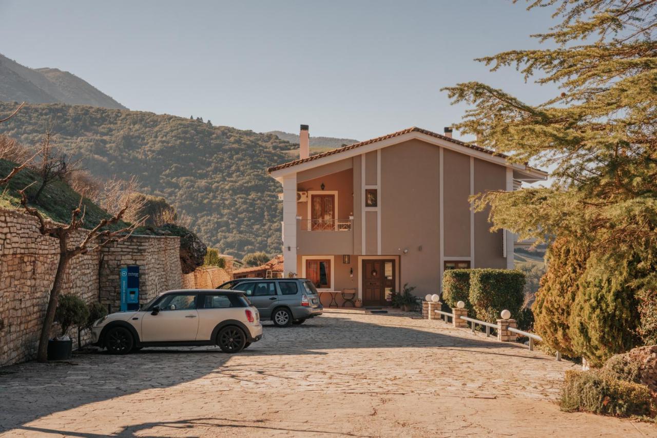 Anerada Hotel Kalavryta Bagian luar foto