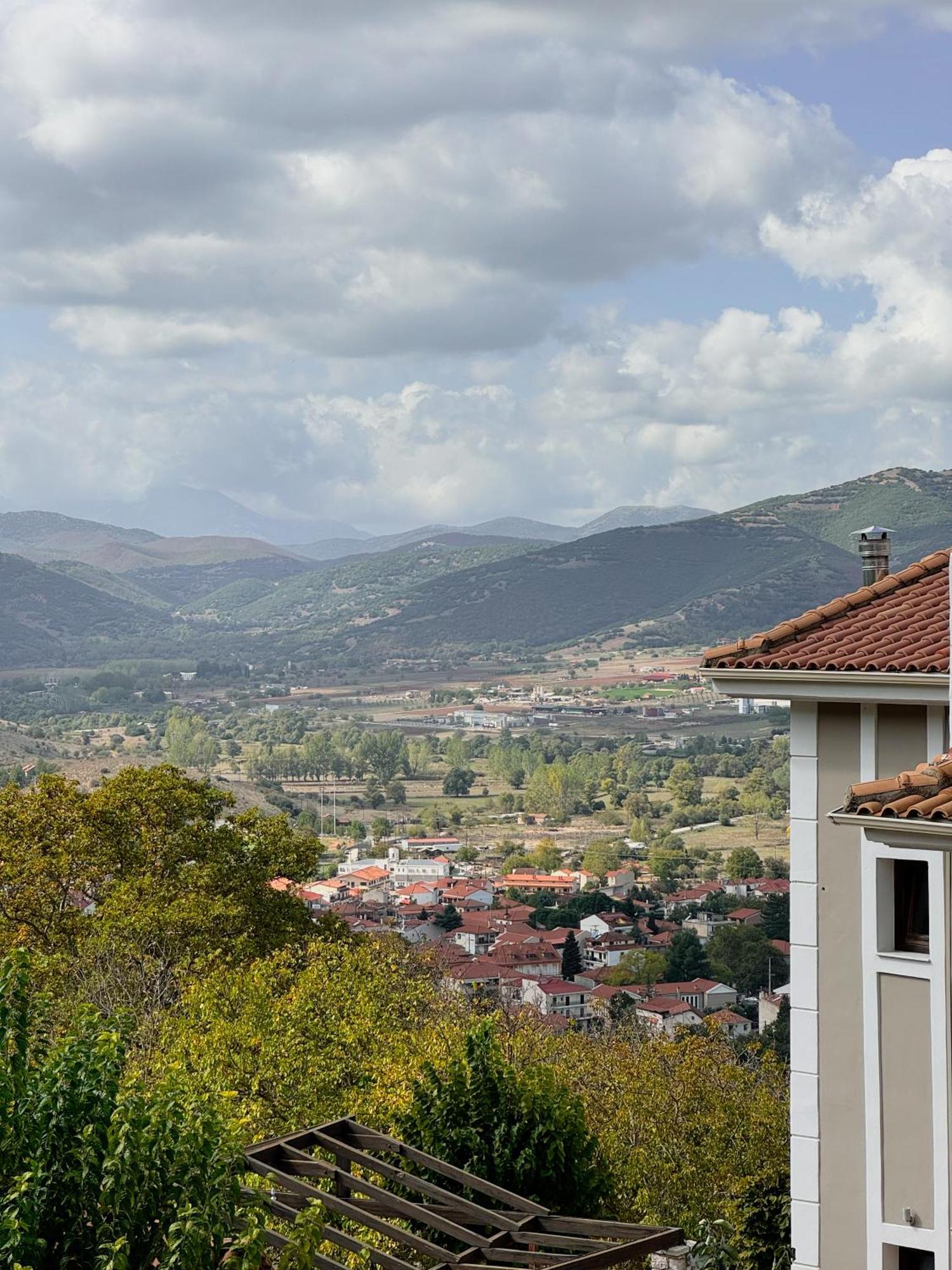 Anerada Hotel Kalavryta Bagian luar foto